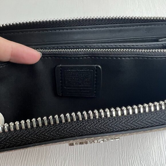 NWT Coach x Peanuts Snoopy Wristlet Wallet - Picture 9 of 9